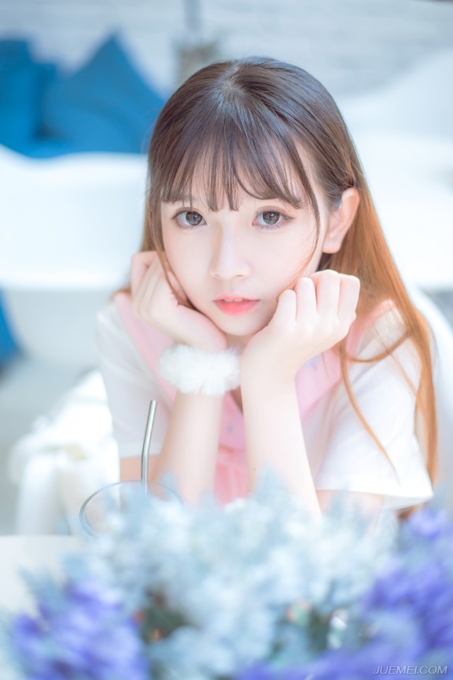 “呵呵~”诸葛亮摇了摇头，对于张飞的性格，他也挺无语的，不过此番出征巴蜀，少了张飞可不行。